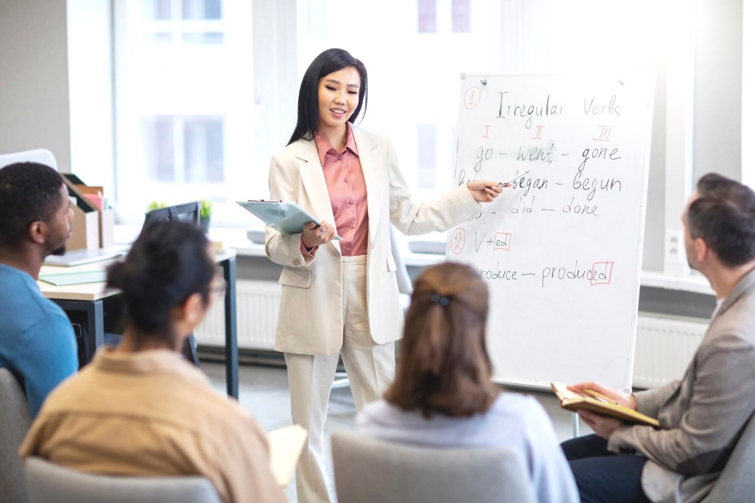 Sesión práctica de formación financiera con herramientas profesionales del sector